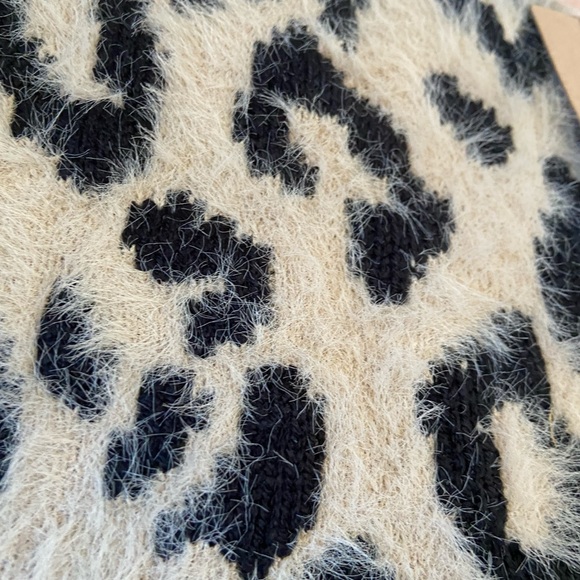 COPY - *BRAND NEW* Forever 21 Cheetah Print Beanie - Picture 2 of 4